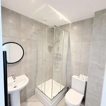 Six Bedroom Flat On John Street - Flat 1 Apartman Bristol