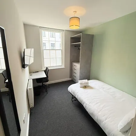 Six Bedroom Flat On John Street - Flat 1 Апартаменти