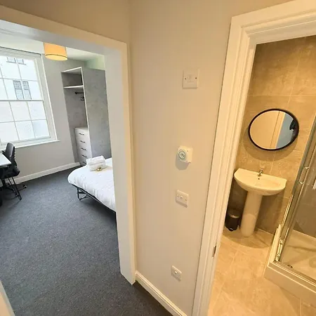 Six Bedroom Flat On John Street - Flat 1 Bristol