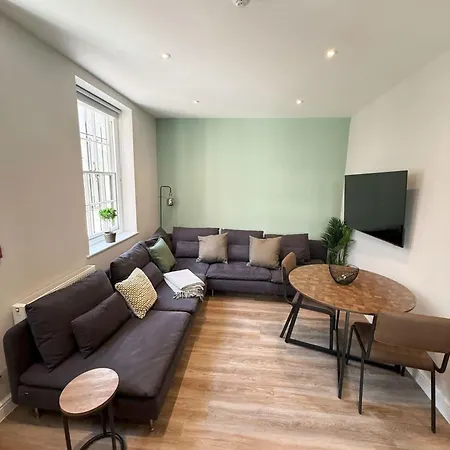 Six Bedroom Flat On John Street - Flat 1 Апартаменти *