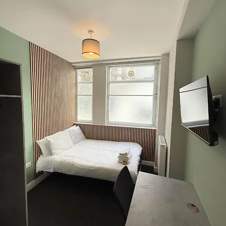 Six Bedroom Flat On John Street - Flat 1 Апартаменти