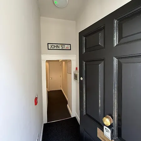 Апартаменти Six Bedroom Flat On John Street - Flat 1