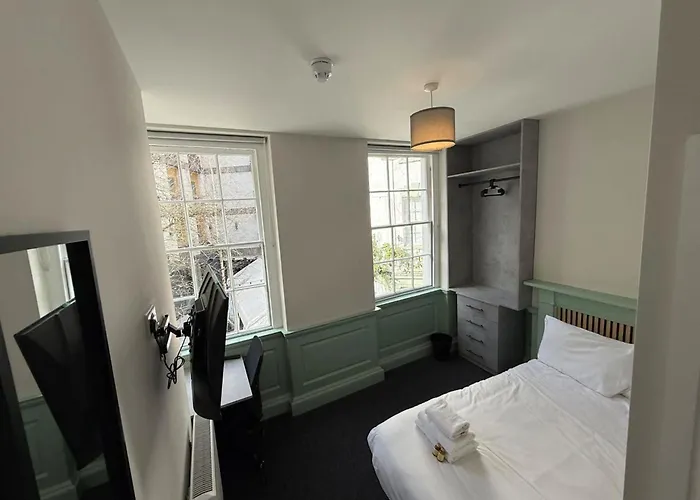 Apartment Six Bedroom Flat On John Street - Flat 1