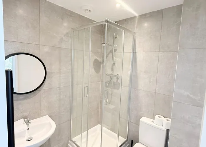 Six Bedroom Flat On John Street - Flat 1 Apartman Bristol