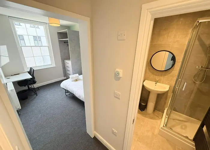 Six Bedroom Flat On John Street - Flat 1 Bristol