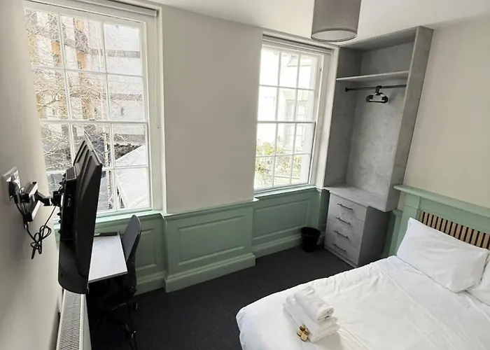 Six Bedroom Flat On John Street - Flat 1 Apartman Bristol