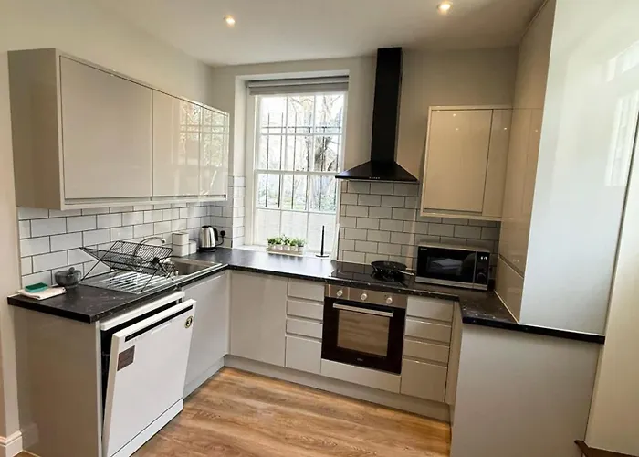 Apartman Six Bedroom Flat On John Street - Flat 1 *