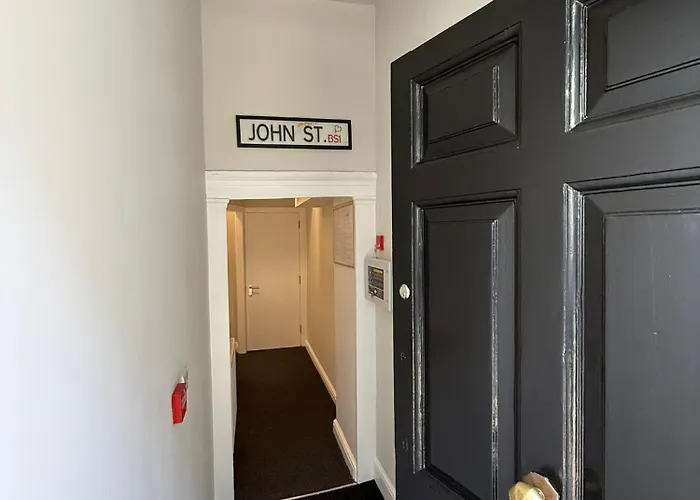 Apartman Six Bedroom Flat On John Street - Flat 1